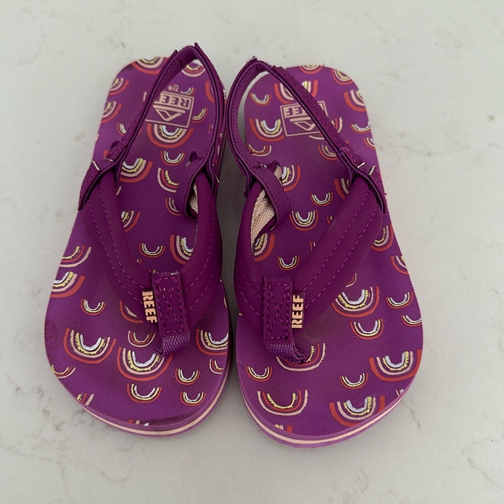 Reef girls size 7/8 purple and rainbow flip flops
